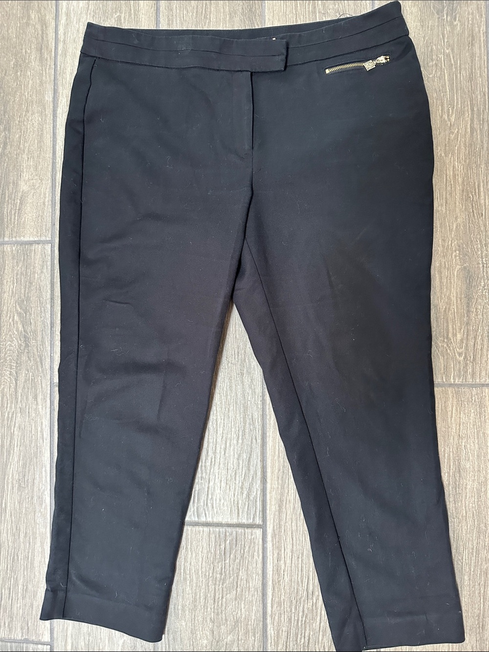 Anne Klein Black capri pants size 14. Hook and loop closure, gold hardware.